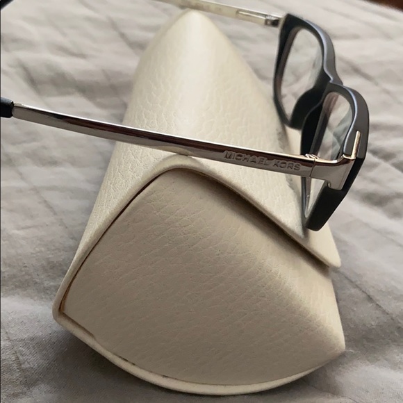 MK frames with case - Picture 2 of 2